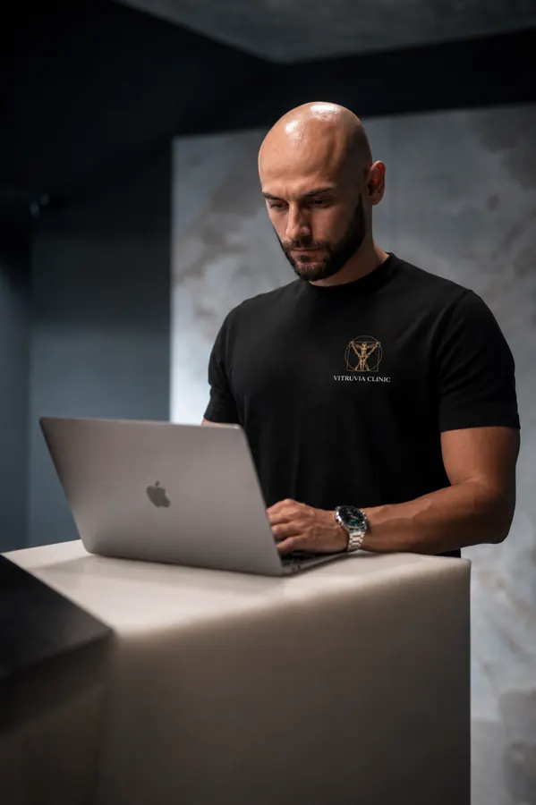 Portrait of Alex Stanciu, Co-founder of Vitruvia Clinic and Health & Fitness Professor at The Real World